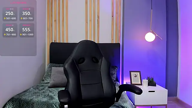 ivy collins  online show from October 9, 2025, 10:10 pm