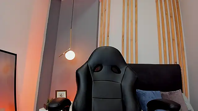 ivy collins  online show from April 16, 2026, 10:12 pm