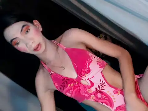 Snapshot of xyourdreamtrans chatting on October 14, 2025, 2:01 am xyourdreamtrans online show from October 14, 2025, 2:01 am