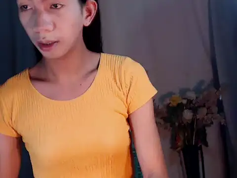 Snapshot of xyourdreamtrans chatting on September 15, 2025, 12:00 am xyourdreamtrans online show from September 15, 2025, 12:00 am