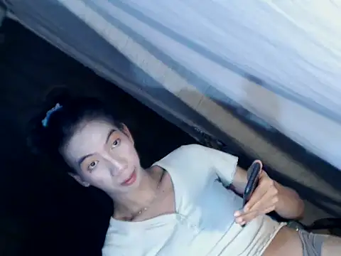 Snapshot of xyourdreamtrans chatting on October 1, 2025, 5:01 am xyourdreamtrans online show from October 1, 2025, 5:01 am