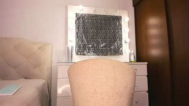 Snapshot of lina_quinn chatting on February 7, 2026, 3:47 am lina quinn online show from February 7, 2026, 3:47 am