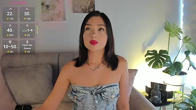 Snapshot of Estrer_collins chatting on October 19, 2025, 8:22 pm Estrer collins online show from October 19, 2025, 8:22 pm