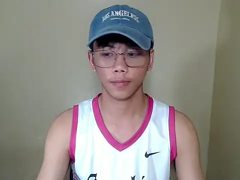 ynotyu online show from November 10, 2025, 5:18 pm