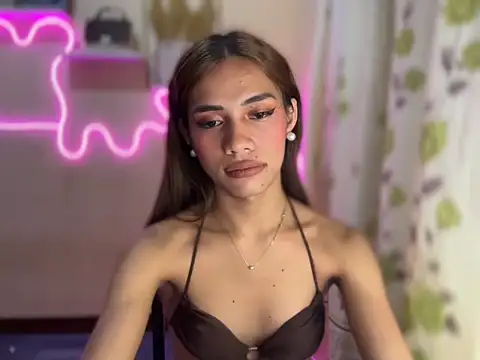 Lovelynikki03 online show from September 24, 2025, 9:21 pm