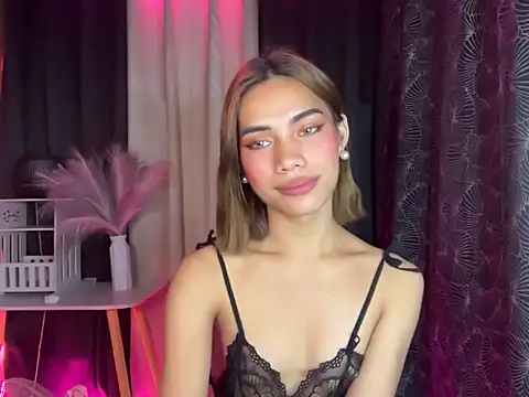 Lovelynikki03 online show from October 13, 2025, 6:42 pm