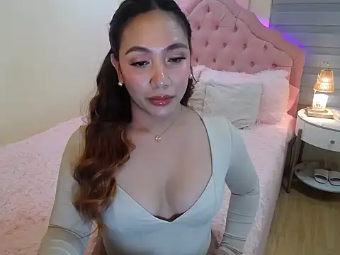 ur seductivelaura online show from December 4, 2025, 9:58 pm