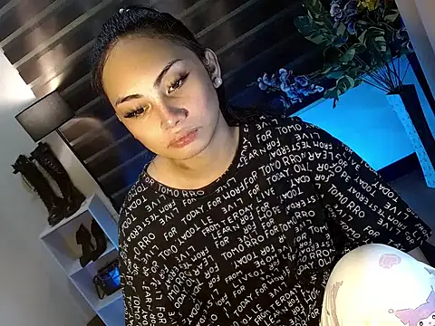 Snapshot of Bella_subhunterx chatting on November 6, 2025, 1:37 pm Bella subhunterx online show from November 6, 2025, 1:37 pm