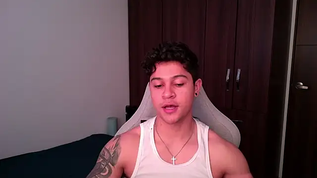 domsantiago  online show from October 13, 2025, 3:02 pm