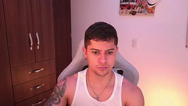 domsantiago  online show from October 28, 2025, 1:28 am