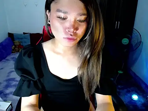 Urassiansweetcummer online show from April 17, 2026, 1:41 am