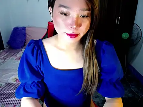 Urassiansweetcummer online show from October 13, 2025, 2:13 am