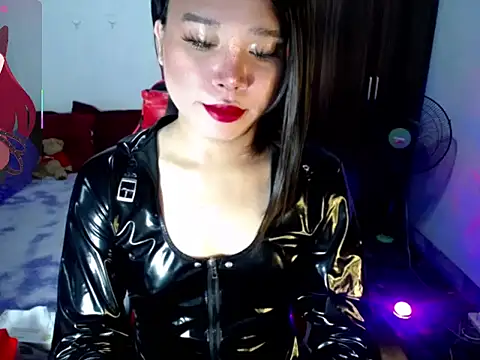 Snapshot of Urassiansweetcummer chatting on July 22, 2026, 1:29 am Urassiansweetcummer online show from July 22, 2026, 1:29 am