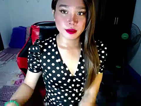 Urassiansweetcummer online show from October 24, 2025, 2:10 am