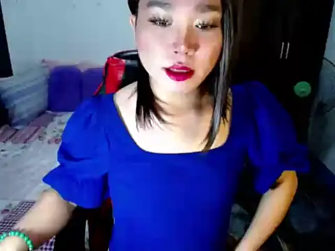 Urassiansweetcummer online show from September 24, 2025, 2:07 am