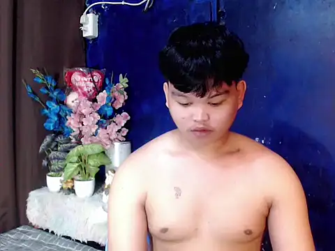 Reynelcock online show from March 16, 2026, 7:27 pm