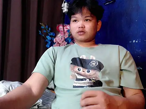 Reynelcock online show from April 7, 2026, 12:51 pm