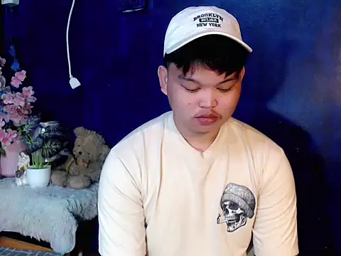 Reynelcock online show from April 14, 2026, 4:34 pm