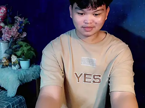 Reynelcock online show from October 13, 2025, 2:18 pm