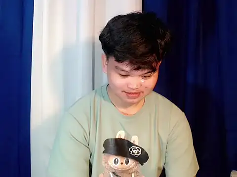 Reynelcock online show from November 16, 2025, 11:04 am