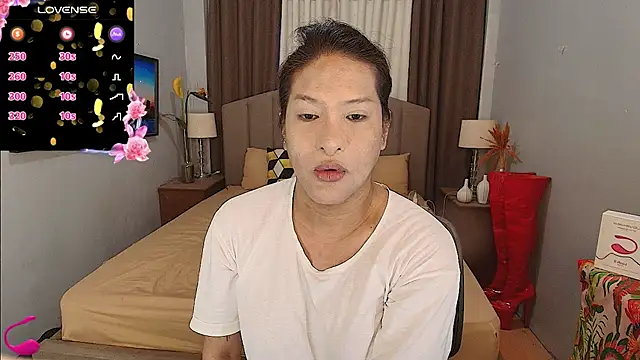 Snapshot of EvaTheMistress chatting on October 6, 2025, 2:13 am EvaTheMistress online show from October 6, 2025, 2:13 am