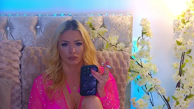 Izabellle02 online show from May 9, 2026, 3:10 am