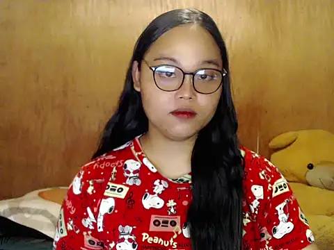  Lylia online show from October 31, 2025, 9:22 pm