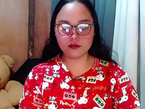  Lylia online show from December 5, 2025, 6:39 pm