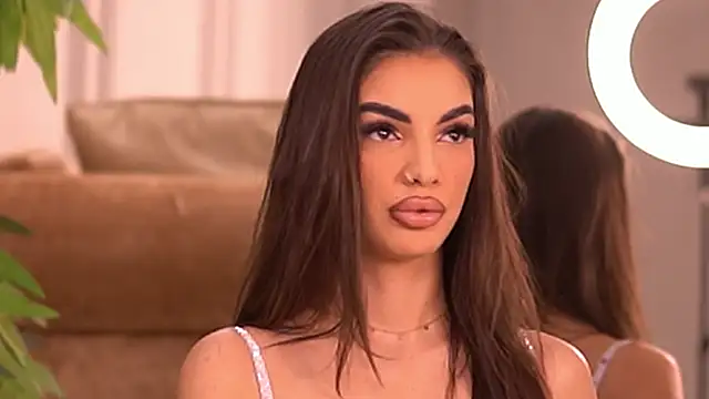 Snapshot of KendalJolly chatting on October 18, 2025, 4:36 am KendalJolly online show from October 18, 2025, 4:36 am