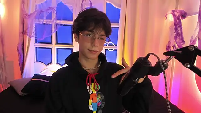 Snapshot of luixdust_ chatting on October 10, 2025, 6:03 am luixdust online show from October 10, 2025, 6:03 am