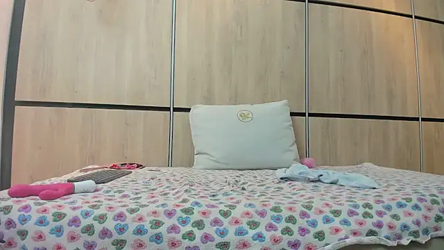 Snapshot of ikia_lopez_ chatting on April 23, 2026, 12:29 pm ikia lopez online show from April 23, 2026, 12:29 pm