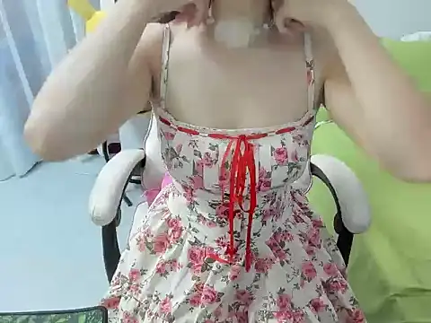 LuckyBabe new01 online show from May 27, 2026, 4:58 pm