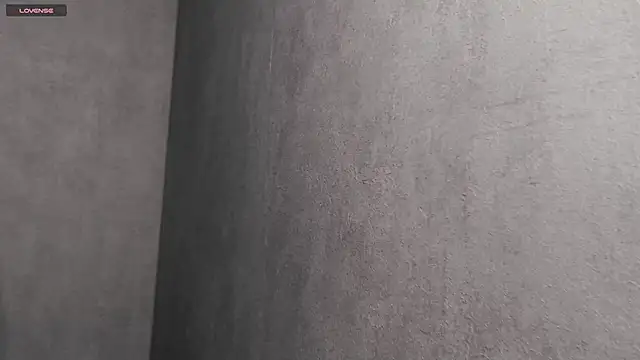 cute elfy  online show from October 10, 2025, 3:24 pm