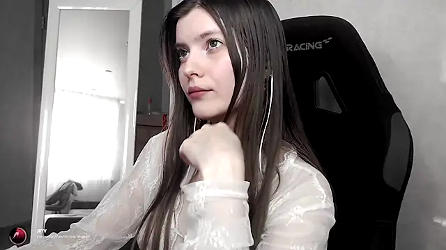 cute elfy  online show from September 14, 2025, 2:17 pm