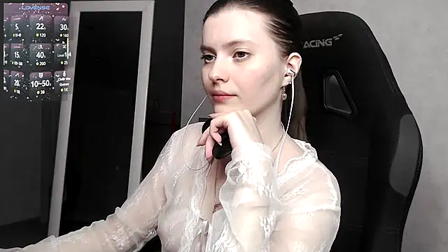 cute elfy  online show from September 27, 2025, 4:46 pm