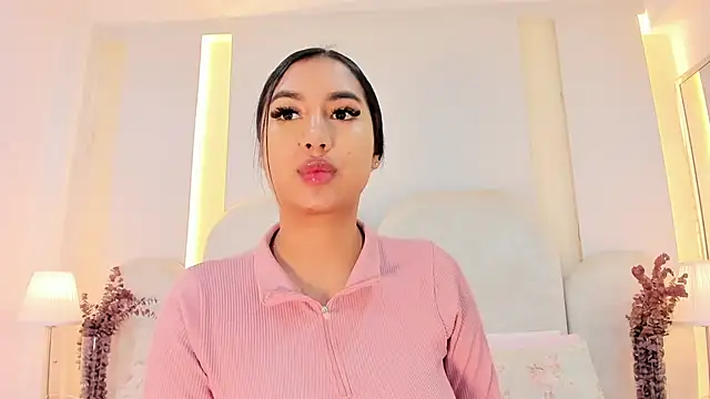 SalomeeBell online show from September 29, 2025, 8:25 pm