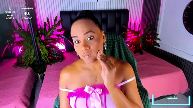 AriebonyBrooke online show from October 14, 2025, 11:44 am