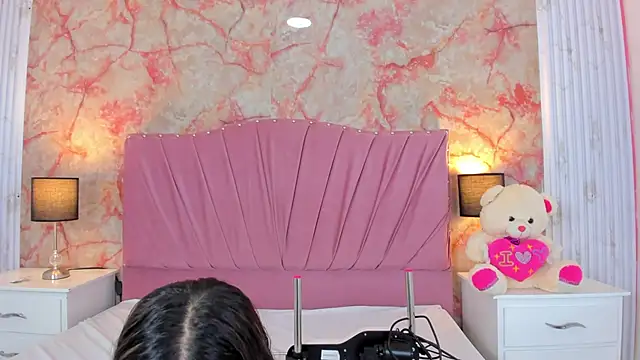 Wonderkloe  online show from March 20, 2026, 3:18 am