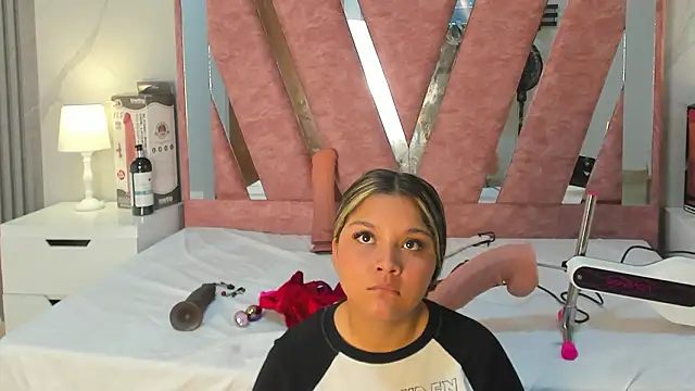 Snapshot of Wonderkloe_ chatting on February 11, 2026, 8:09 pm Wonderkloe online show from February 11, 2026, 8:09 pm