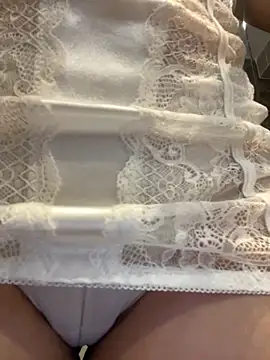 Nikii   online show from September 12, 2025, 12:33 am