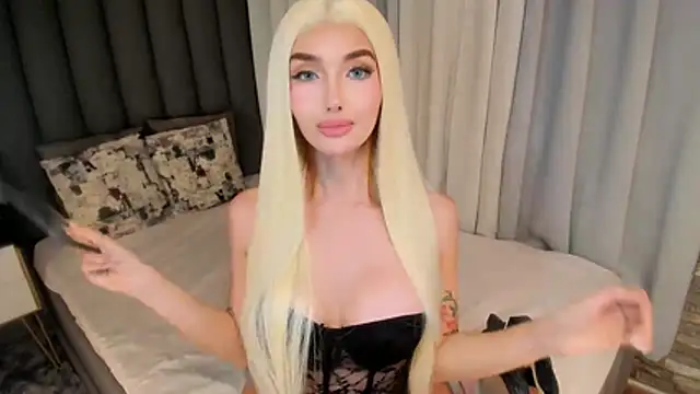 Snapshot of EmeraldGreyson chatting on February 21, 2026, 6:15 am EmeraldGreyson online show from February 21, 2026, 6:15 am