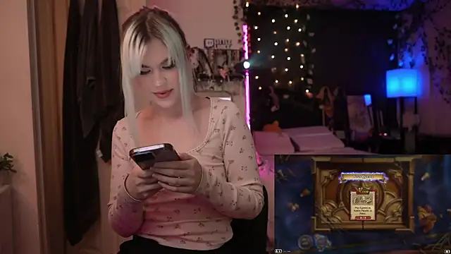 littlelune online show from October 15, 2025, 12:42 am