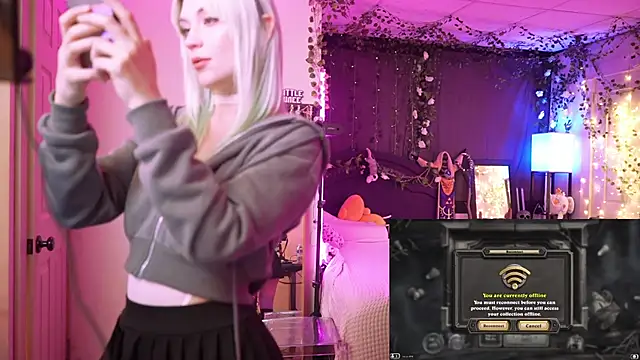 littlelune online show from October 5, 2025, 2:24 am