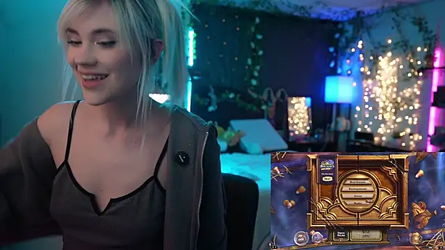 littlelune online show from October 29, 2025, 1:37 am