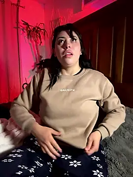 Snapshot of Draculona-666 chatting on January 17, 2026, 4:16 am Draculona-666 online show from January 17, 2026, 4:16 am