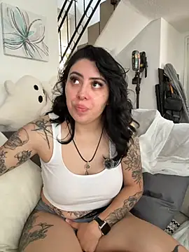 Snapshot of Draculona-666 chatting on October 9, 2025, 6:52 pm Draculona-666 online show from October 9, 2025, 6:52 pm