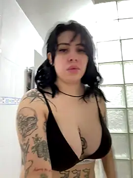 Snapshot of Draculona-666 chatting on October 7, 2025, 3:40 am Draculona-666 online show from October 7, 2025, 3:40 am