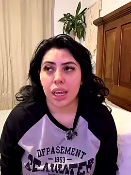 Snapshot of Draculona-666 chatting on October 9, 2025, 3:29 am Draculona-666 online show from October 9, 2025, 3:29 am