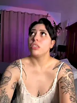 Snapshot of Draculona-666 chatting on December 1, 2025, 4:57 am Draculona-666 online show from December 1, 2025, 4:57 am