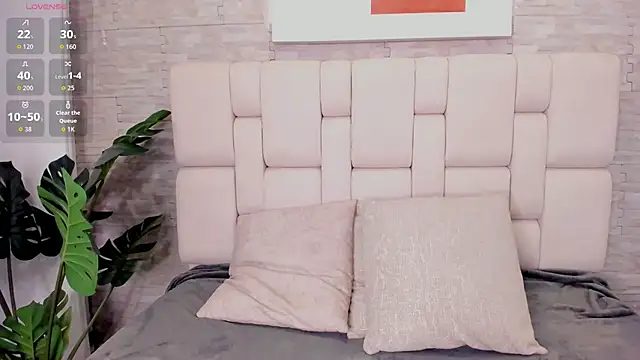 Snapshot of estefanyy_ chatting on September 24, 2025, 12:11 pm estefanyy online show from September 24, 2025, 12:11 pm